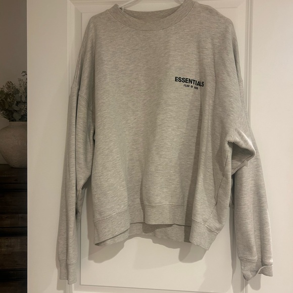 Essentials Crewneck - Picture 2 of 4